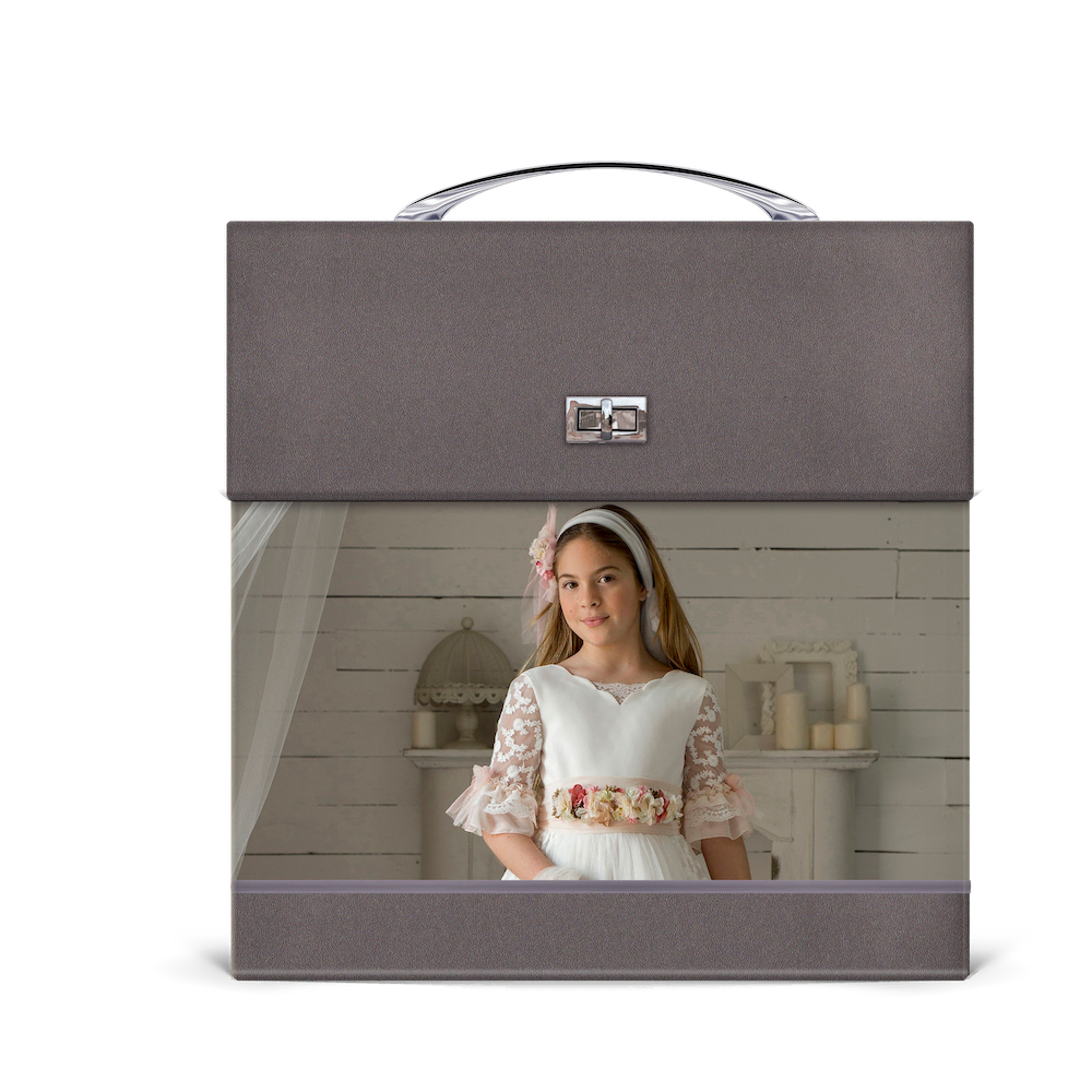 Maleta berenjena-niña-cristinacaballero